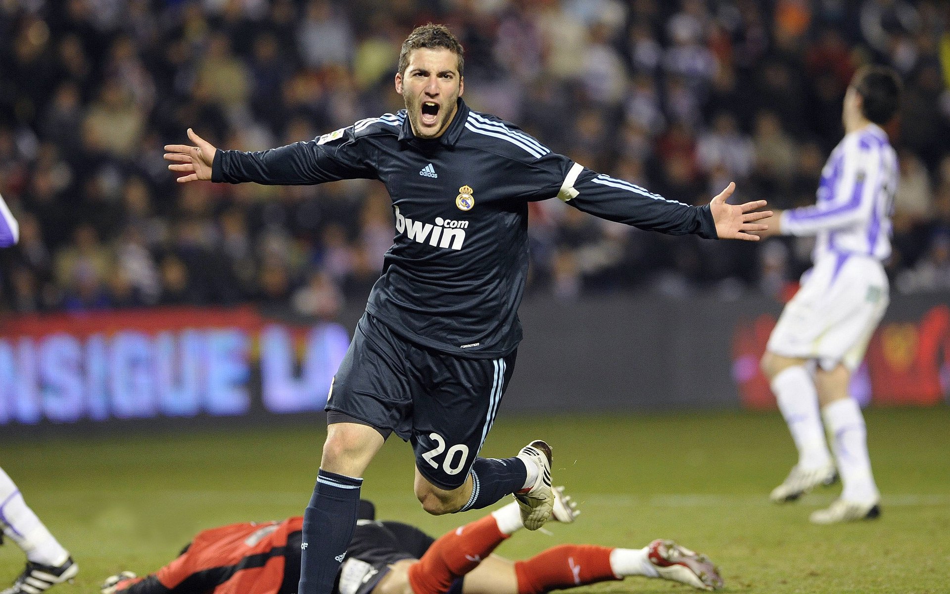 “法甲最后几轮：豪门争夺激烈，战事不断”，法甲结束了吗