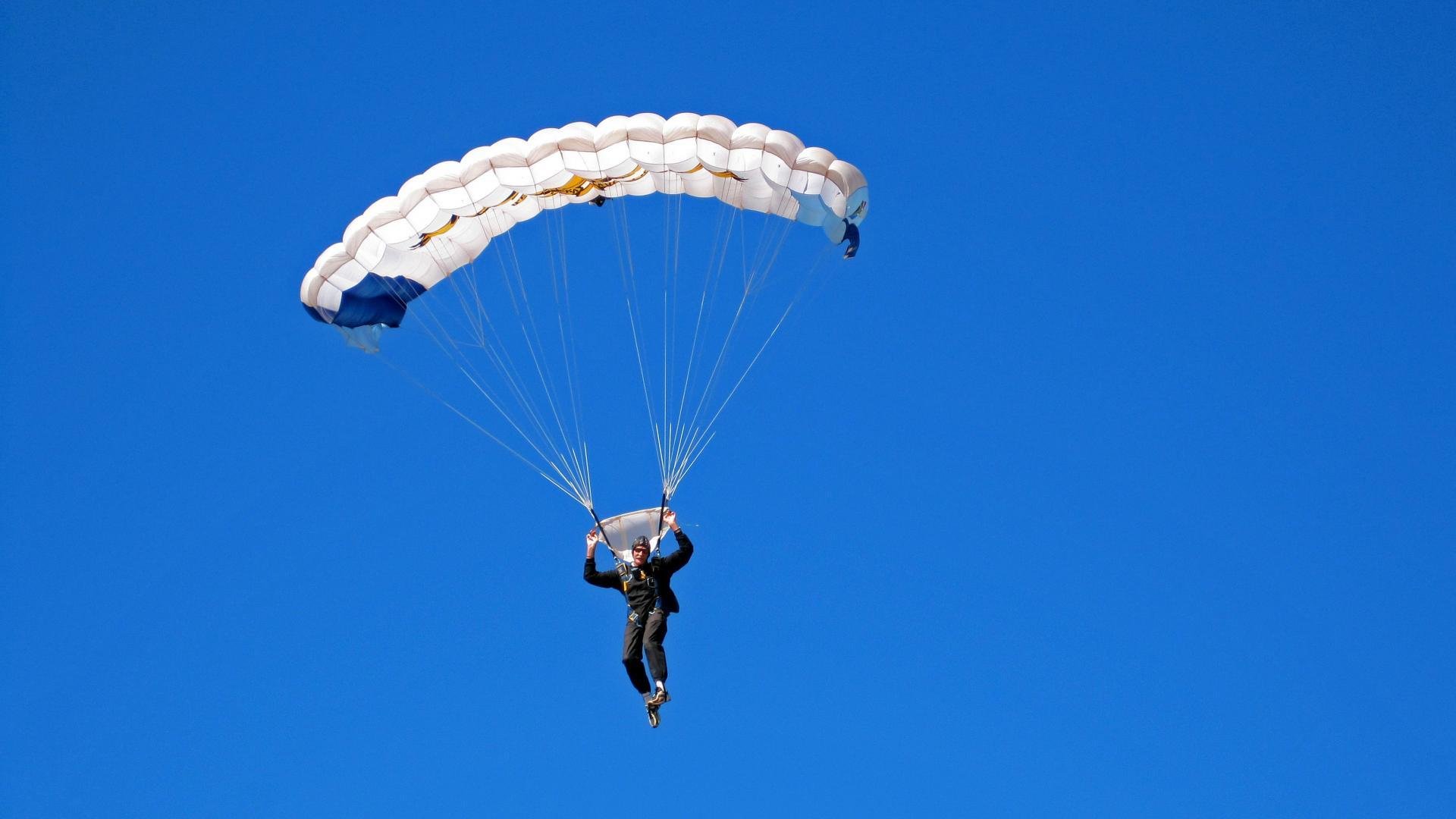 《高校电竞队伍崭露头角：校园赛火爆开启》，电竞高校yy